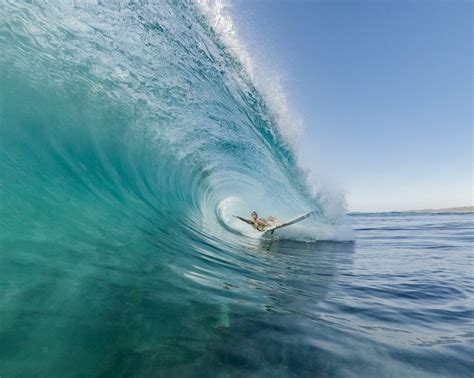 The Art of Surf Photography with Magic Seaweed: Capturing the Perfect Moment